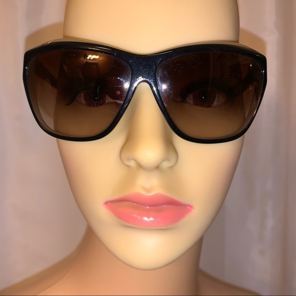 18) CHANEL oversized two-tone acetate SUNGLASSES w/case - Picture 4 of 11